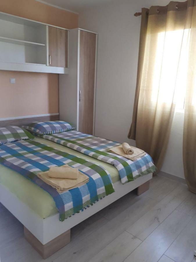 Apartmani Ivana Lopar Ngoại thất bức ảnh