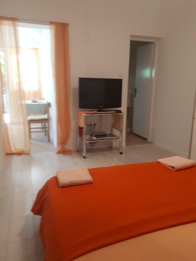 Apartmani Ivana Lopar Ngoại thất bức ảnh